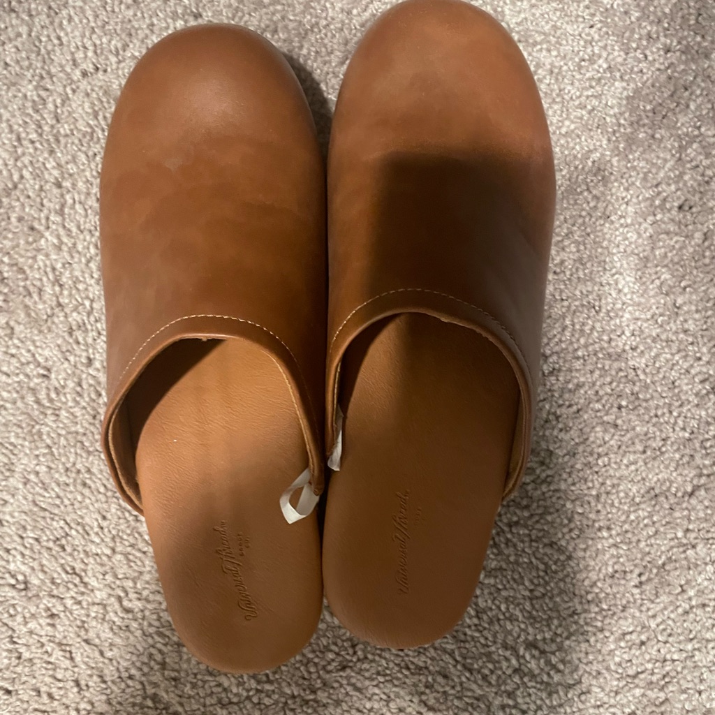 Target Universal Threads Clogs